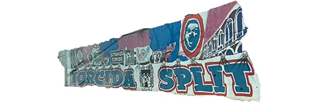 Mural urbano pintado a mano que celebra la Torcida Split, ultras del Hajduk Split.