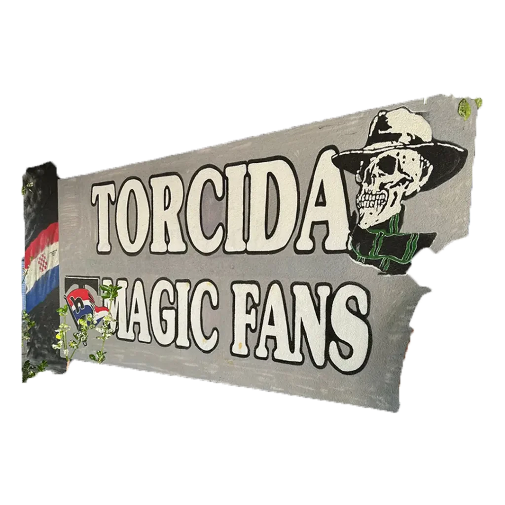 Graffiti de la Torcida Split junto a Magic Fans