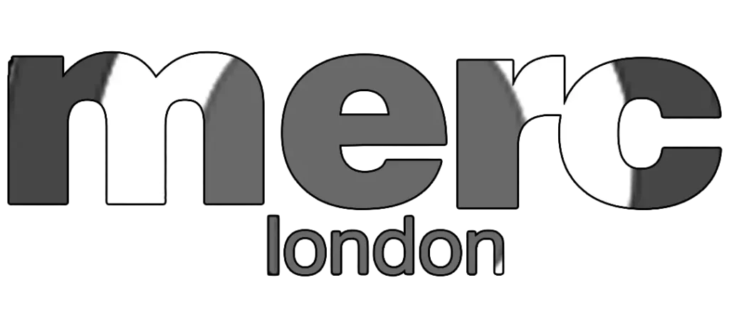 Logotipo en blanco y negro de la marca Merc London, emblema histórico de la cultura Mod y el movimiento Casual en Reino Unido.