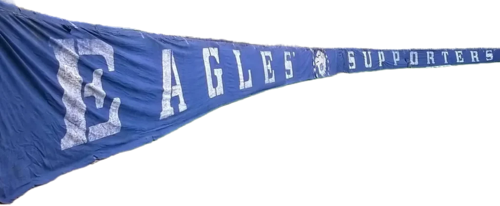 eagles-supporters Pancarta histórica azul de 56 metros del grupo ultra Eagles Supporters de la Lazio desplegada en la Curva Nord.